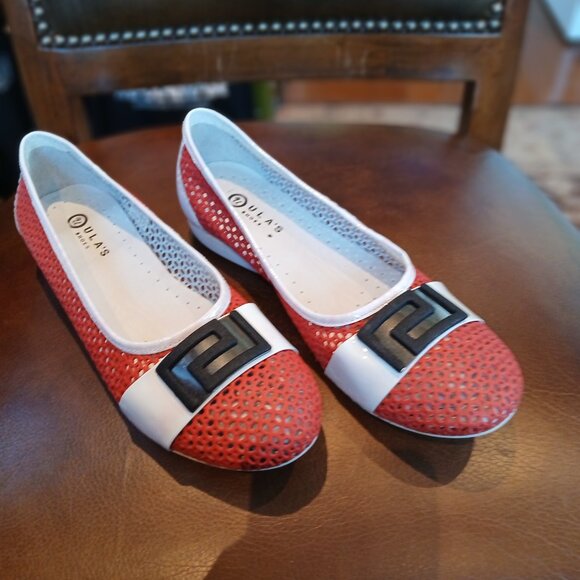 Comfortable and colorful low flats. - Picture 2 of 5